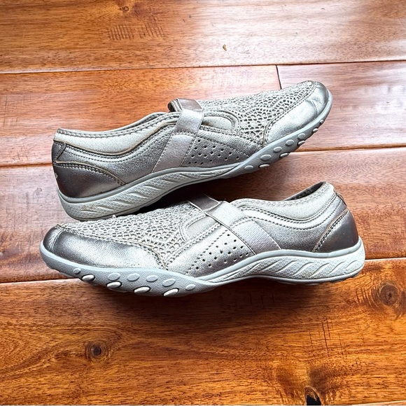 Skechers women’s 8.5 gold champagne slip-on shoes lace eyelet uppers - Picture 5 of 9